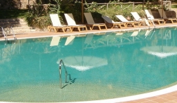 Hotel KARO Bacau - piscina exterioara