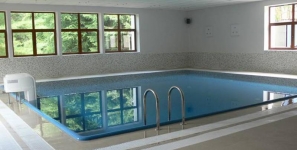 Hotel O3Zone Baile Tusnad - piscina interioara